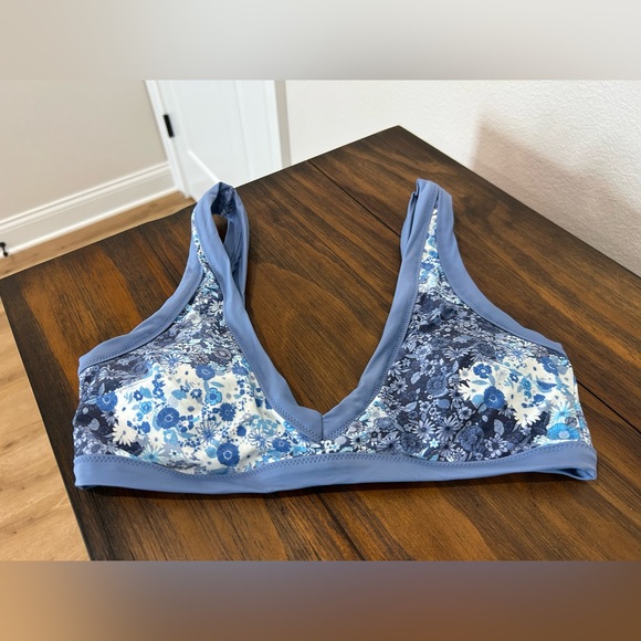 aerie Other - aerie Blue Floral swim top in Soft Periwinkle Trim